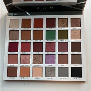BPerfect clientele Eyeshadow Palette - Multi-Color